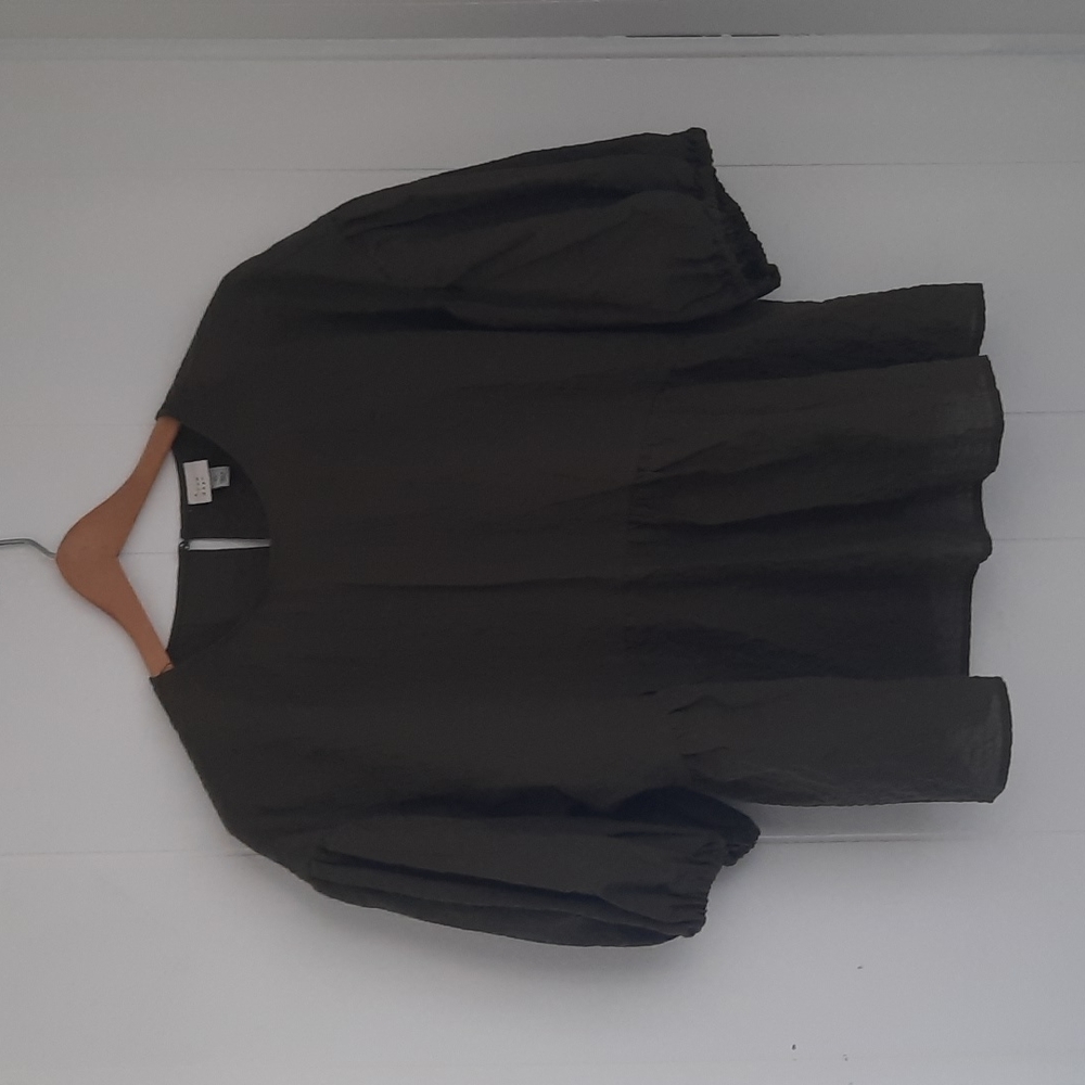 New Day olive green size XL top, 3/4 inch sleeves, button closure in back.